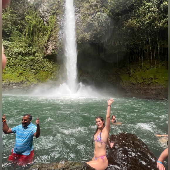 Meet your Posher, Cassandra - Picture 7 of 9